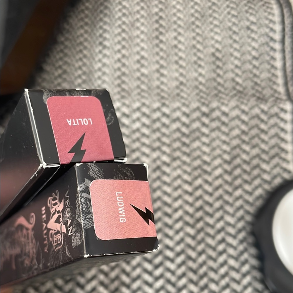 NEW IN BOX Everlasting Lipstick Lolita Ludwig